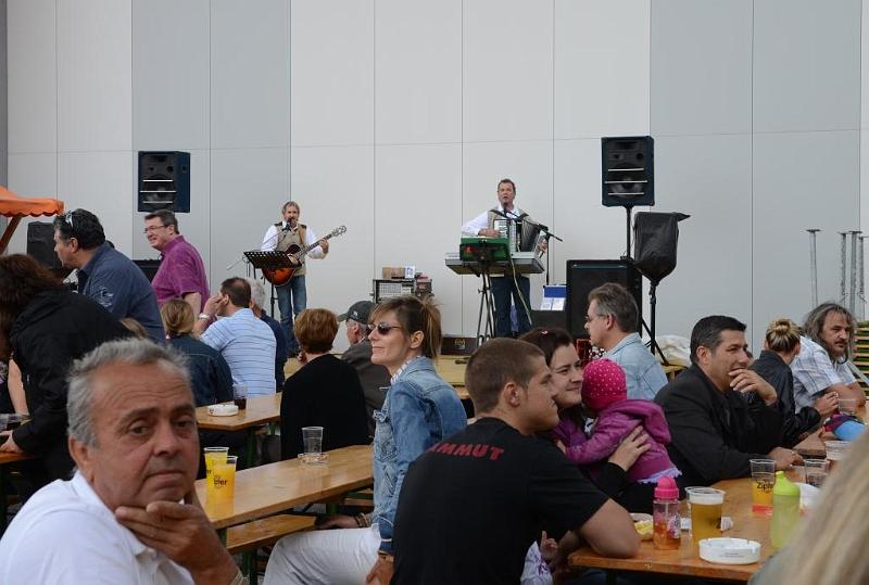 08 Ob klein oder groß, alle hatten Spaß an diesem Maifest..jpg